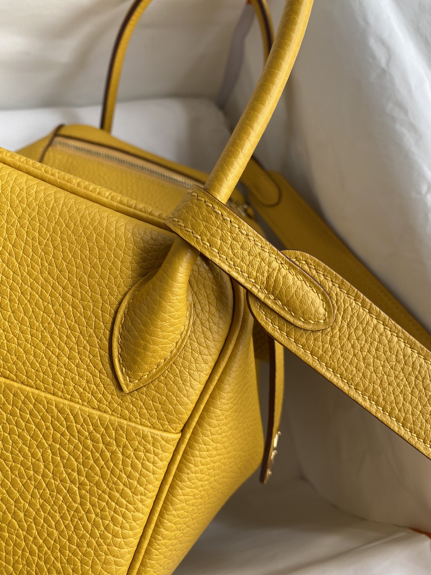 Hermes Lindy 30cm Handbag Shoulder Bag In Yellow Clemence Leather